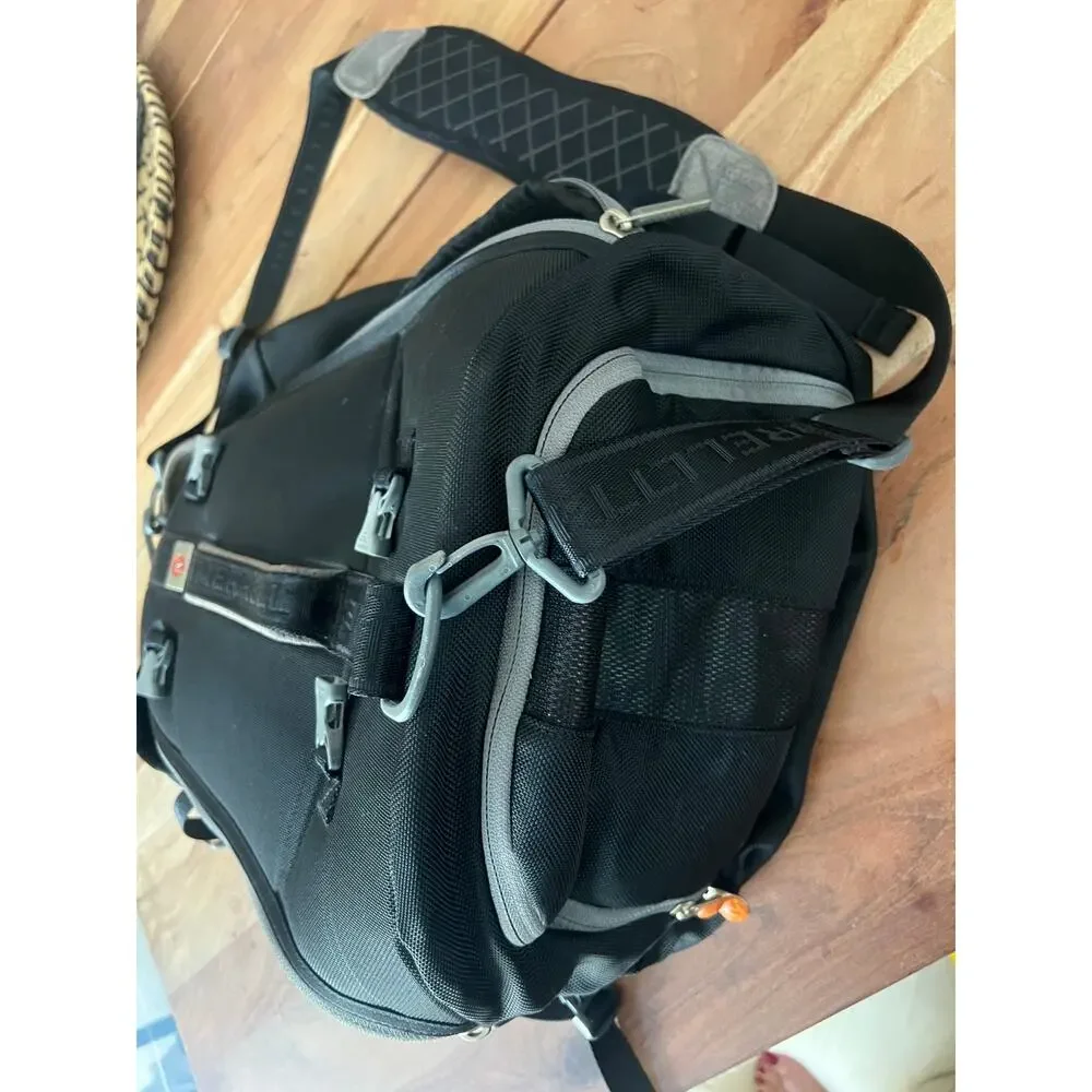 Merrell Tamarack Hiking Backpack Treck Trail Outdoor padded straps camping